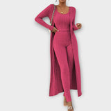Dreiteiliges Strickset: langärmliger Oberteil, Hose und langer offener Cardigan, fuchsia