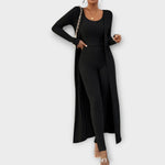 Dreiteiliges Strickset: langärmliger Oberteil, Hose und langer offener Cardigan, schwarz