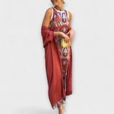 Maxikleid mit Cardigan: ärmelloses Maxi mit buntem Muster, bordeauxfarbener Überwurf