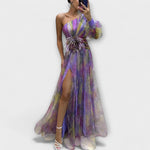 Asymmetrisches One-Shoulder-Maxikleid, Farbmix Lila/Grün/Gelb, Beinöffnung vorn