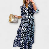 Midi-Kleid mit Kettenmuster in Dunkelblau/Schwarz und Weiß, kurze Ärmel, Volants im Rock