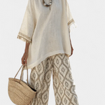 Boho-Chic-Set mit offwhite Tunika und weitem Bein: beige Hose mit Blattmuster