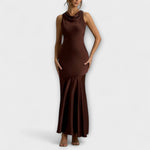 Maxikleid aus Satin in Dunkelbraun mit Cowl-Halsausschnitt und voluminösem Saum
