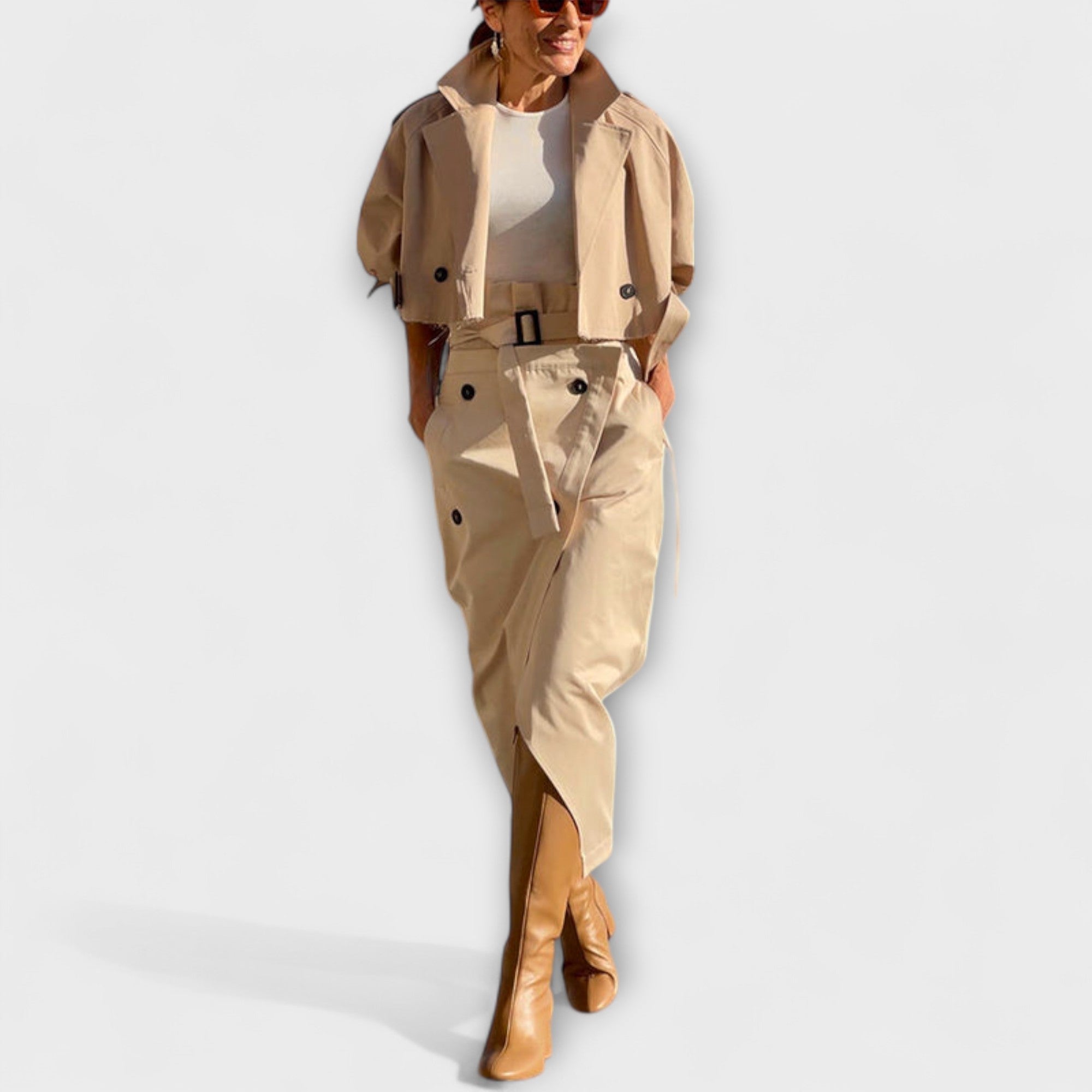 Khaki Midi-Jacke mit Gürtel, Knöpfen und Taschen, seitlicher Schlitz