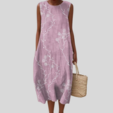 Ärmelloses lila Kleid mit weißen Blumenprints, lockere A-Linie bis zum Knie