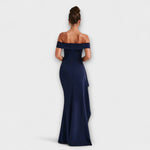 Blaues Maxi-Kleid mit schulterfreiem Rückenteil und langem Beinschlitz