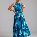 Blaues Midi-Kleid mit geraffter Taille und abstraktem Druck, ärmellos, hoher Hals