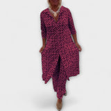 Geometrisches Set mit V-Ausschnitt, kurzen Ärmeln und Hose in Fuchsia/Schwarz