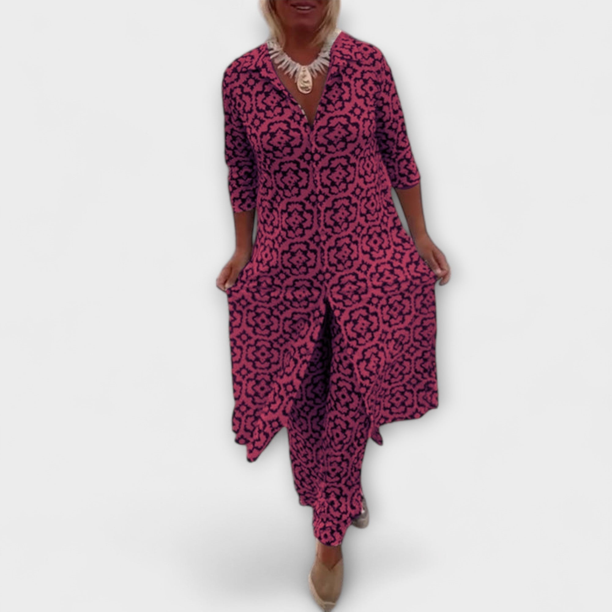Geometrisches Set mit V-Ausschnitt, kurzen Ärmeln und Hose in Fuchsia/Schwarz