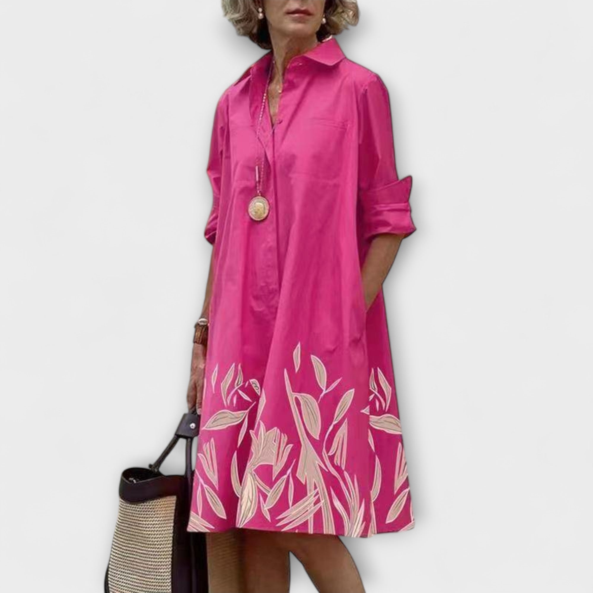 Fuchsiafarbenes Hemdkleid mit floraler Bordüre unten, Kragen und Dreiviertel-Ärmeln