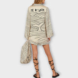 Satin-Shirt-und-Shorts-Set in Creme mit schwarz-weißem Wellenmuster