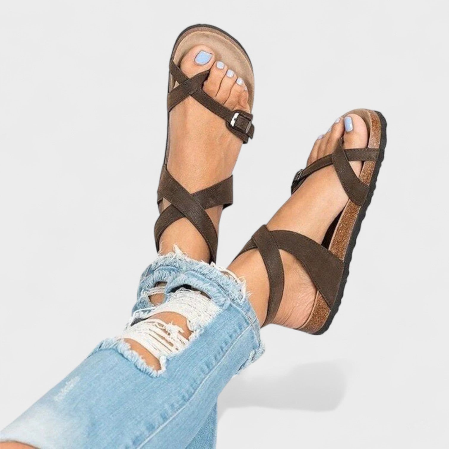 Braune Ledersandalen mit breitem Riemen und Knöchelriemen, offene Zehen