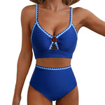 Figurformender Bikini Blau, gerippt mit kontrastierender Einfassung und Mittelband