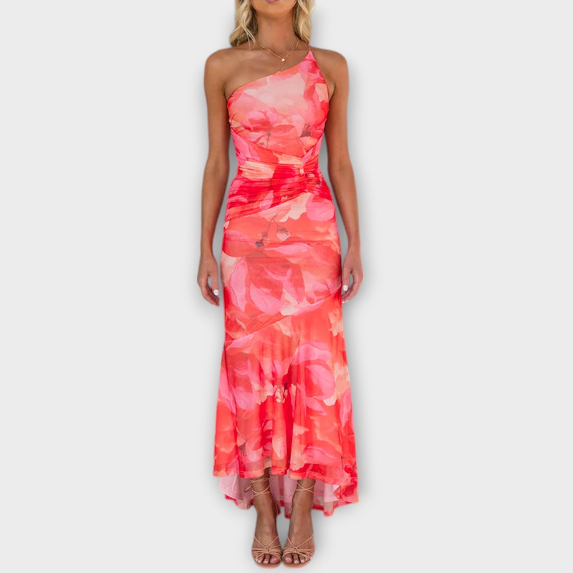 Maxikleid mit einseitiger Raffung, roter Blumenprint, schmale Träger, langer, lockerer Saum
