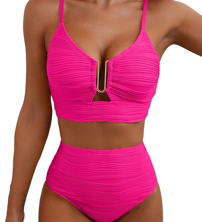 Pinkfarbener Bikini mit geripptem Stoff, Bügel-Bra und hohem Taillen-Slip mit Mittelring