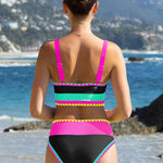 Bauchfreier Bikini-Set, Rückansicht: schwarz mit pinken und gelben Streifen