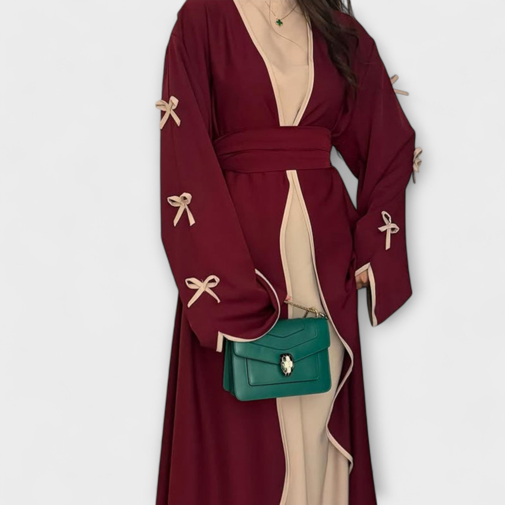 Cardigan-Kleid Duo in Bordeauxrot mit Schleifenverzierung und Taillengürtel, weiter Ärmel