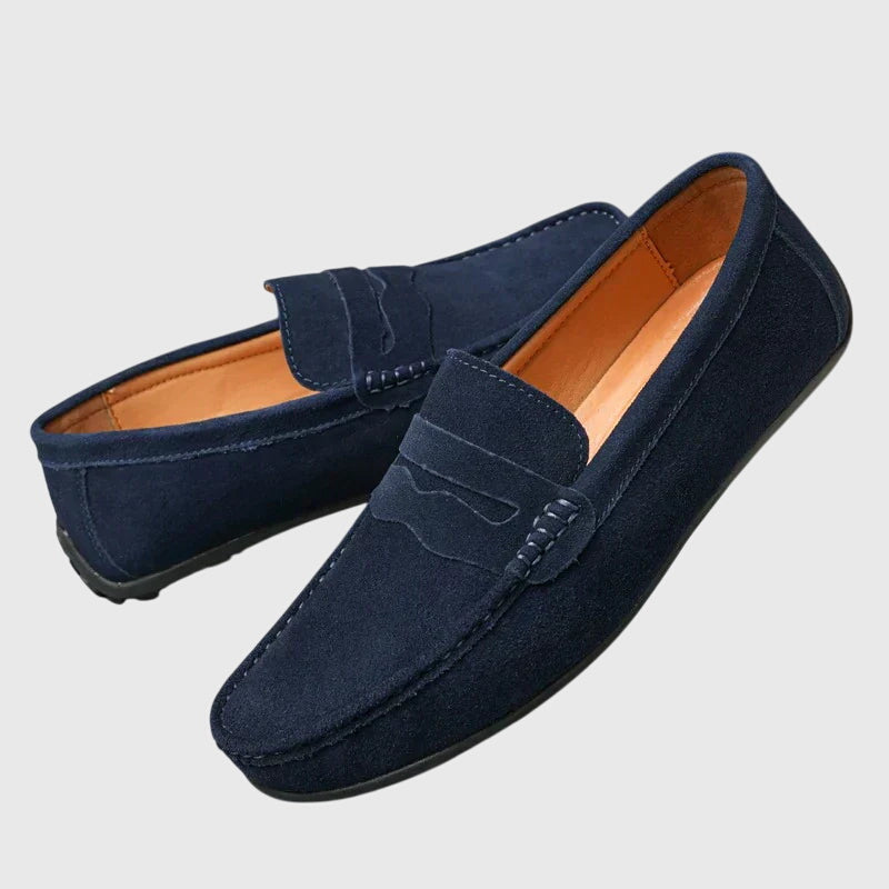 Orthopädischer Slipper aus Velours, marineblau, Paaransicht mit gepolsterter Lasche und Profilsohle