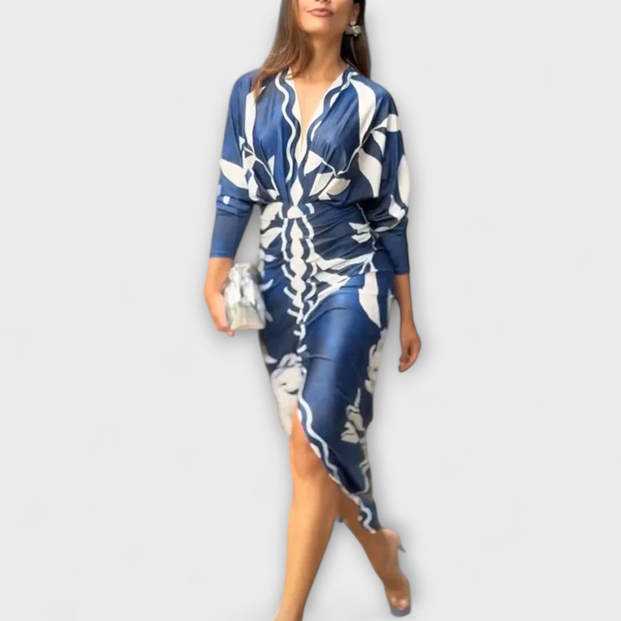 Midikleid mit Dolmanärmeln, V-Ausschnitt und blau-weißem Linienmuster mit Taillenband