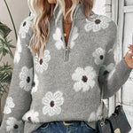 Pullover mit Reißverschlusskragen, grauer Strick mit weißen Blumen und seitlichen Nahtdetails