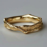 Antiker Ring aus geschmiedetem Gold
