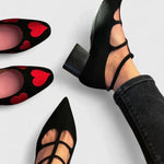 Schwarze Absatzschuhe mit schmalen Riemchen und Schnallen, Blockabsatz