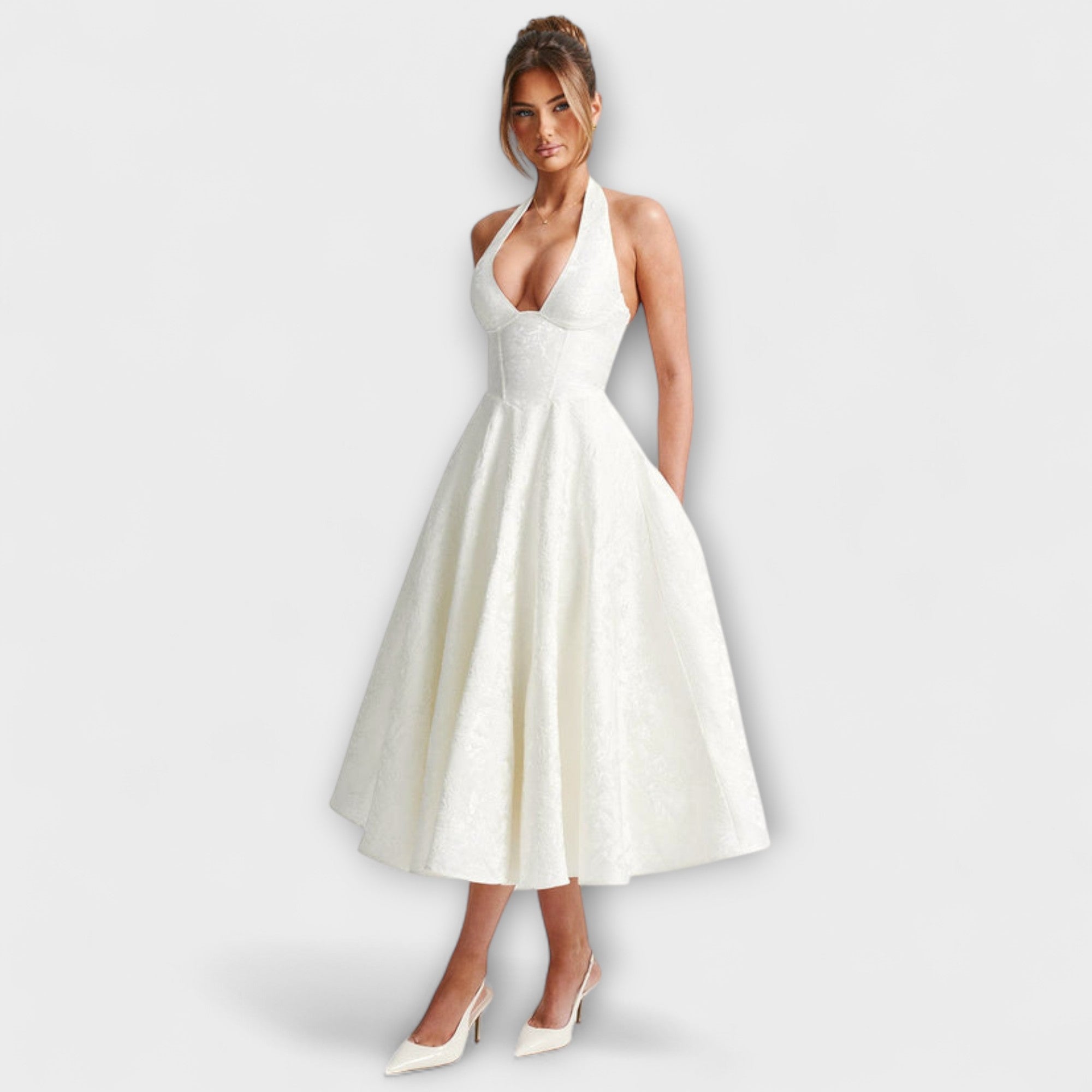 Romantisches Midikleid in Weiß, ärmellos, tailliert mit weiter Glockenform