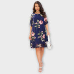 Elegantes Chiffonkleid in Dunkelblau mit Rosenblumen, kurze Ärmel, Volant-Saum.
