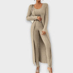 Dreiteiliges Strickset: langärmliger Oberteil, Hose und langer offener Cardigan, khaki