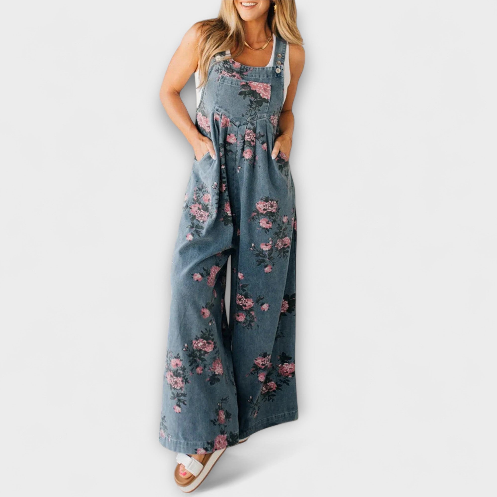 Weite Denim-Latzhose mit Blumenmuster und schmalen Trägern, dunkelrosa Blüten
