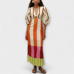 Maxi-Kleid mit Front-Ausschnitt und Puffärmeln, vertikal gestreift in Orange/Braun-Creme