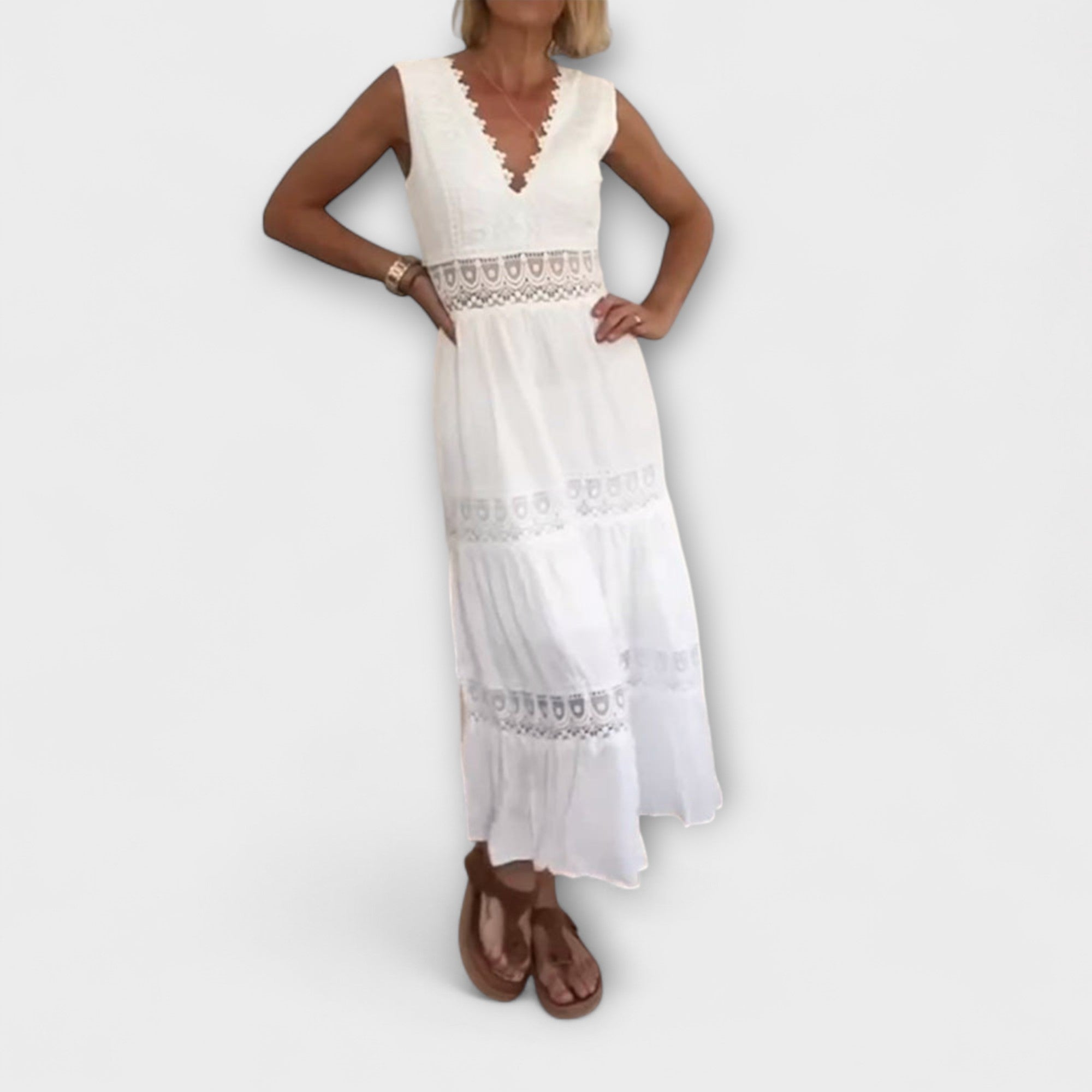 Weißes Spitzenkleid mit V-Ausschnitt, lockerer Schnitt, mehrlagiger Rock