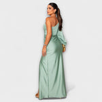 Elegantes Kleid in Wassergrün mit figurbetontem Schnitt, verdeckter Naht und Beinschlitz
