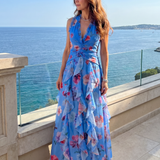 Halterneck-Rüschentop Maxikleid, blaues Floral, stehende Ansicht, mehrfacher Volant-Rock