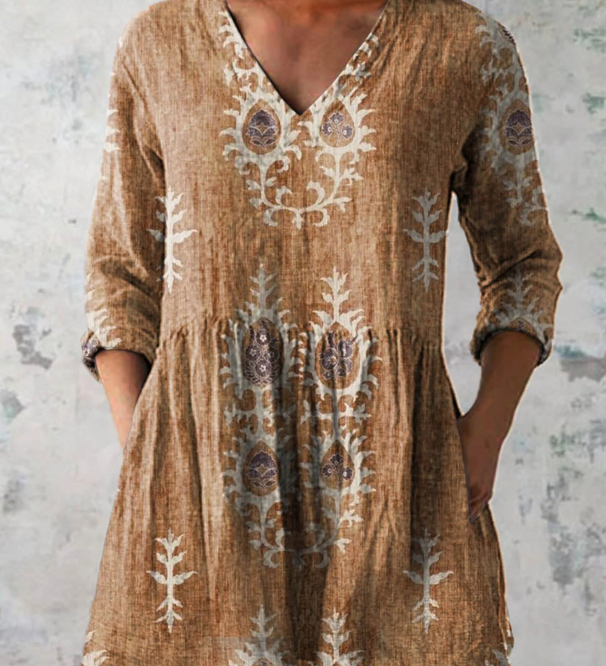Lange Leinenbluse in Beige mit V-Ausschnitt, 3/4 Ärmeln und floralem Blockdruck