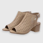 Beige Sandalen mit Lochmuster, offenen Zehen und mittelhohem Blockabsatz