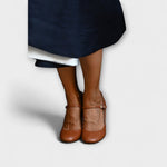 Cognacbraune Mary-Jane Schuhe mit T-Riemen und Schnalle, mittlerer Absatz