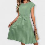 Midikleid mit kurzen Ärmeln, O-Ausschnitt und plissiertem Rock, taillengürtel gebunden, olivgrün.