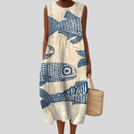 Ärmelloses Sommerkleid, hellbeige mit blauem Fischmuster, Rundhalsausschnitt