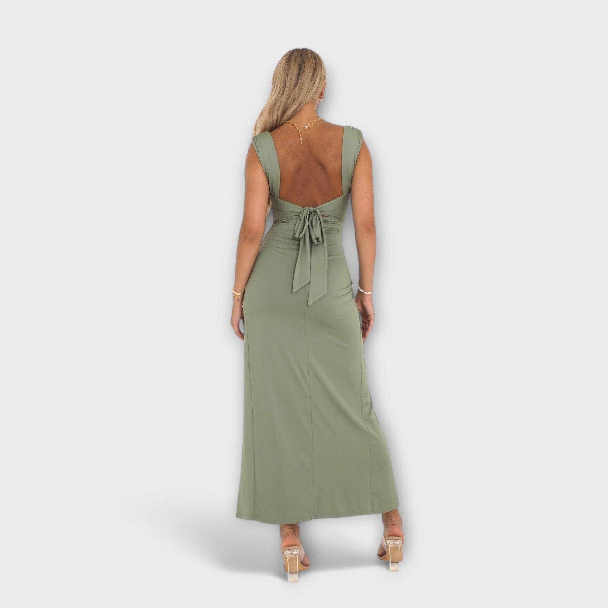 Salbeigrünes Midikleid ohne Ärmel mit offenem Rücken und Bindeschleife
