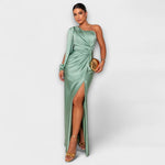 Elegantes Kleid in Wassergrün mit einseitigem Träger, Raffung in der Taille und Beinschlitz
