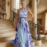 Maxikleid mit Halterneck, Blumenmuster in Lila und Weiß, fließender Rock, Gürtel
