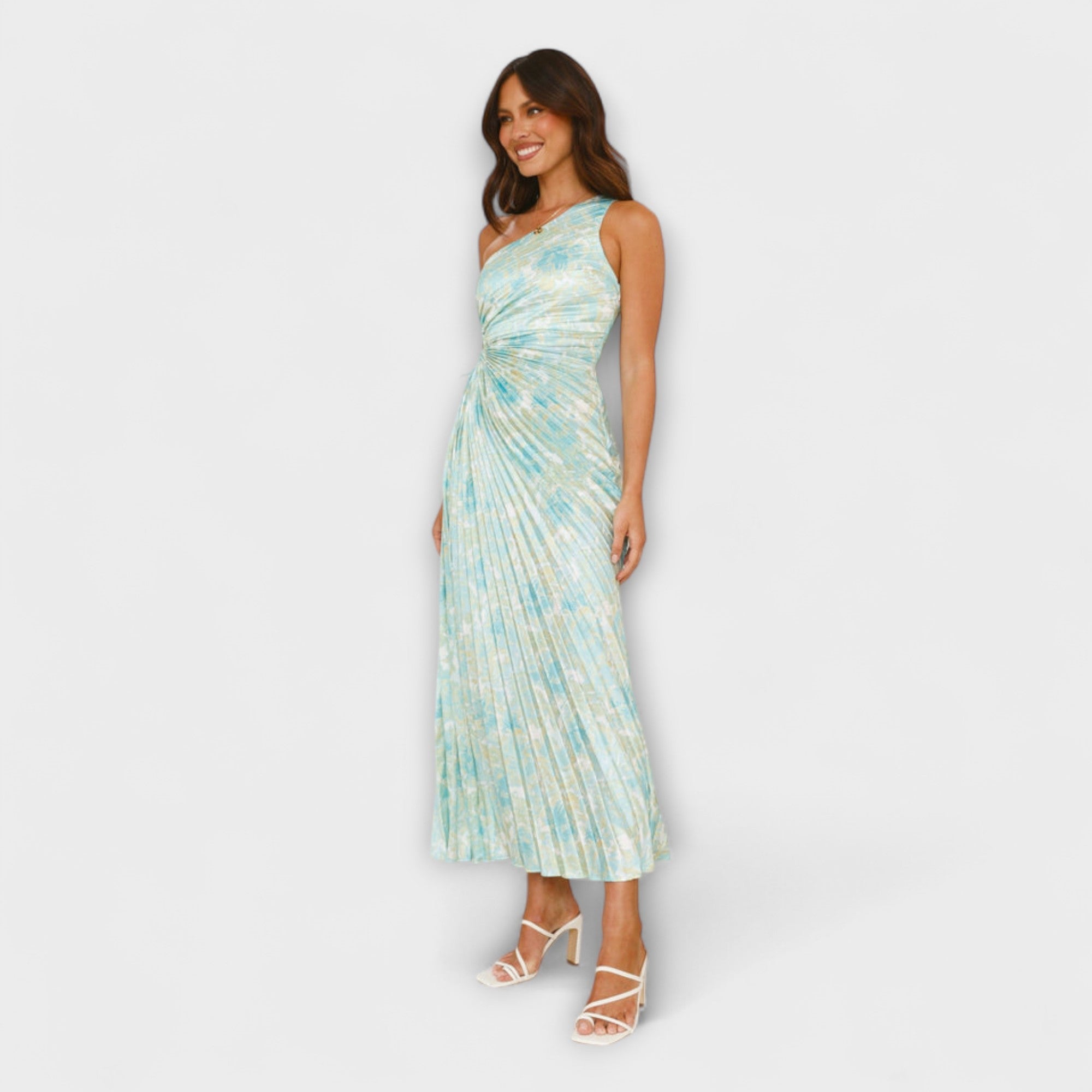 Hellblaues Maxikleid mit Cut-out und geraffter Taille, langer fließender Rock