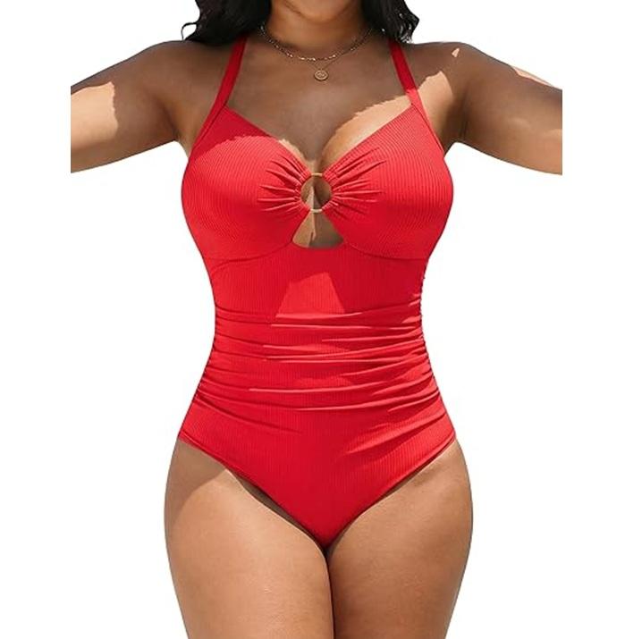 Roter Badeanzug mit Neckholder, Aussparung am Dekolleté und geraffter Taille
