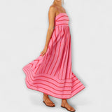 Maxi-Kleid in Pink mit dünnen Trägern, Streifenoptik und weit schwingendem Rock