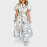 Maxi-Kleid mit kurzen Ärmeln, V-Ausschnitt und Volants, hellblau-gedeckter Musterprint