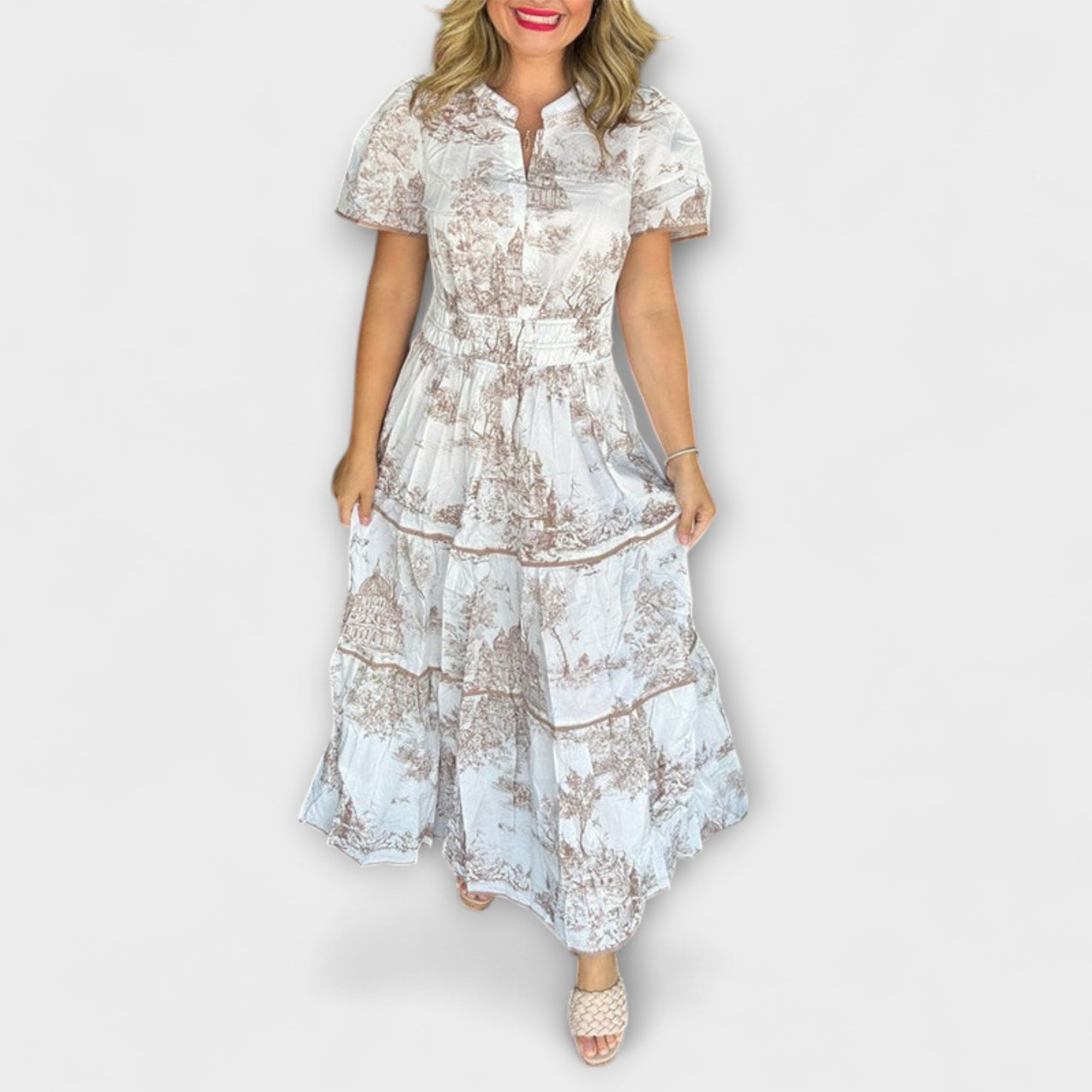 Maxi-Kleid mit kurzen Ärmeln, V-Ausschnitt und Volants, hellblau-gedeckter Musterprint