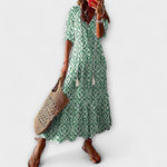 Damen-Sommerkleid mit grünem Ikatmuster, fließende Silhouette, kurze Ärmel