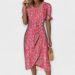 Sommerkleid mit V-Ausschnitt, kurzem Ärmel mit Rüsche, Knopfleiste vorn, Blumenmuster