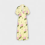 Langes Kleid, gelb mit rosa Blumen, grünen Blättern und schwarzen Punkten, Rückansicht